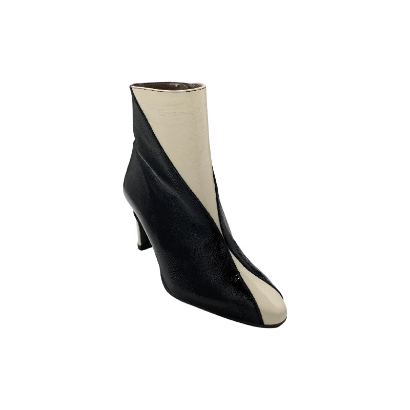 M4251 Black/White Leather Bootie